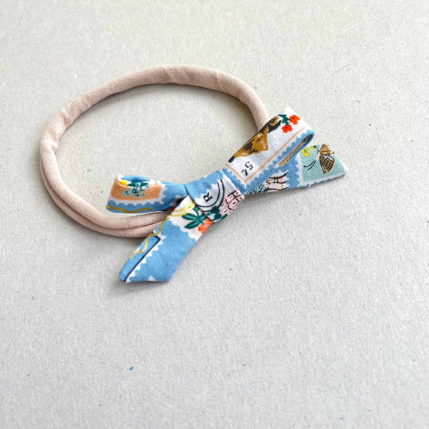 WORLD TRAVELLER ORLA BOW HEADBAND in SKY